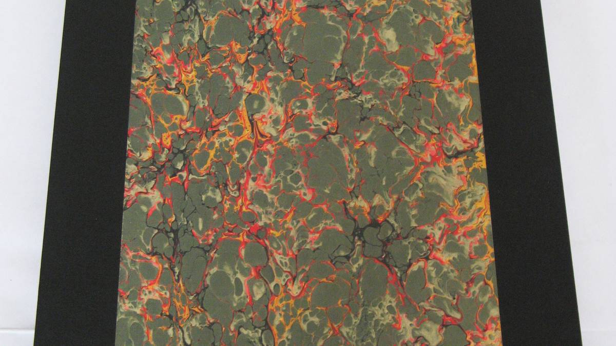 Edizione bibliofila in cassetta,
ciclo incisioni sulle poesie di Emily Dickinson,
cassetta fatta a mano,
dall`esterno,
tiratura: 6 esemplari