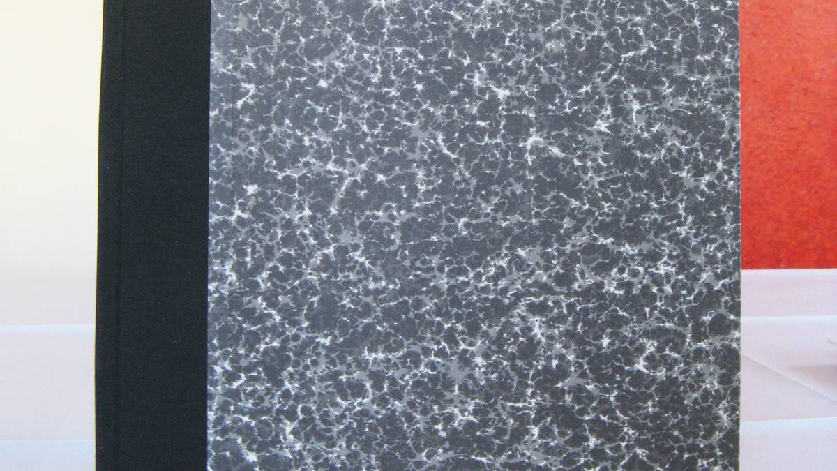 Libro d´artista fatto a mano,
dall´esterno,
tiratura: 10 esemplari