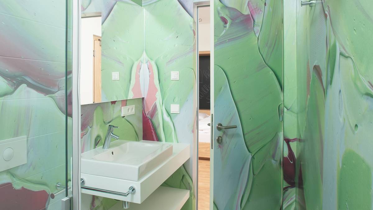 Artistic intervention in the bathroom,
all over design,

Architecture: Feld 72, Wien